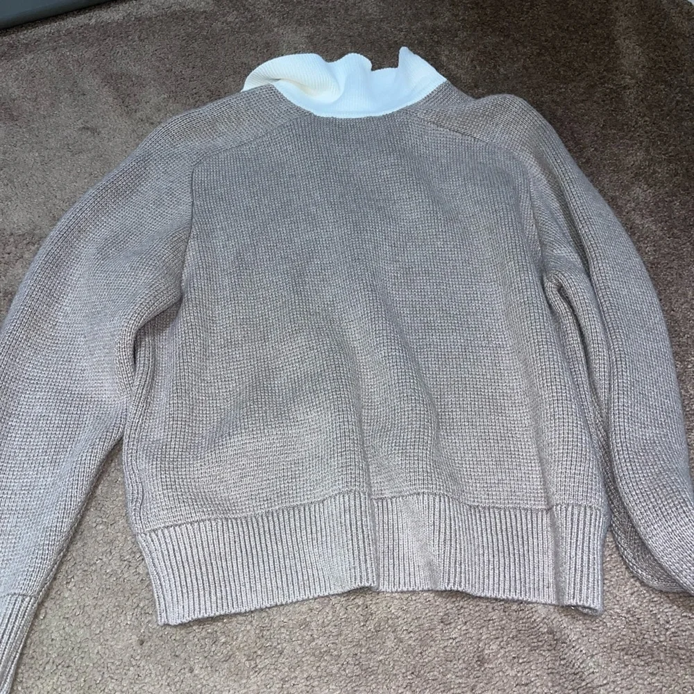 Abercrombie & Fitch Women's Taupe Crew Neck Polo Sweater Size Medium - Picture 4 of 4